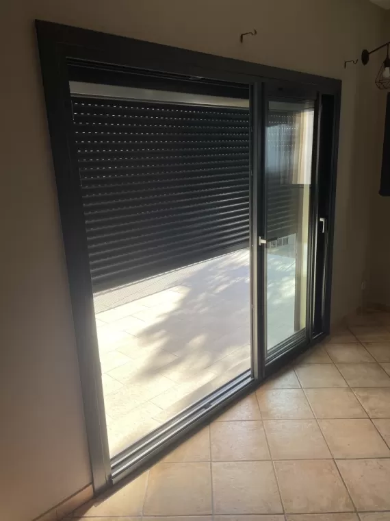 NOUVELLE MENUISERIE EN ALU + VOLET ROULANT SOLAIRE