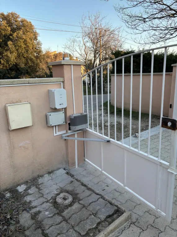 Portail avec motorisation Somfy à Valréas , Valréas, BONNIFACY ET FILS